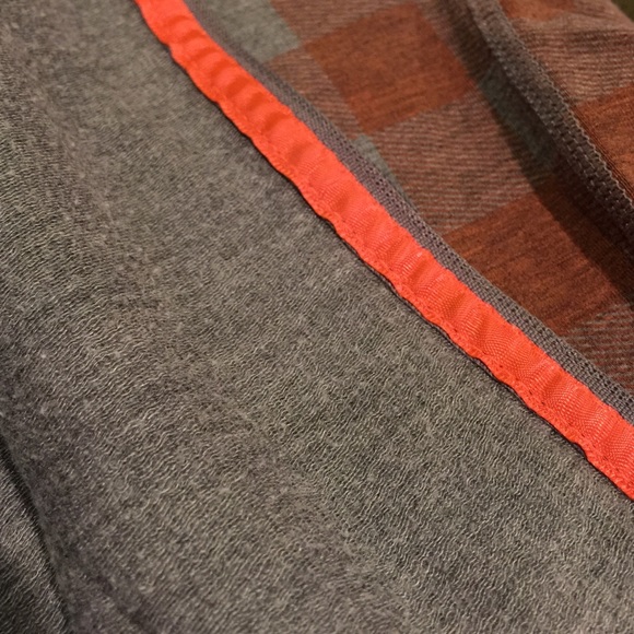 Lululemon hoodie size 8 (possibly 6) plaid - Picture 4 of 4