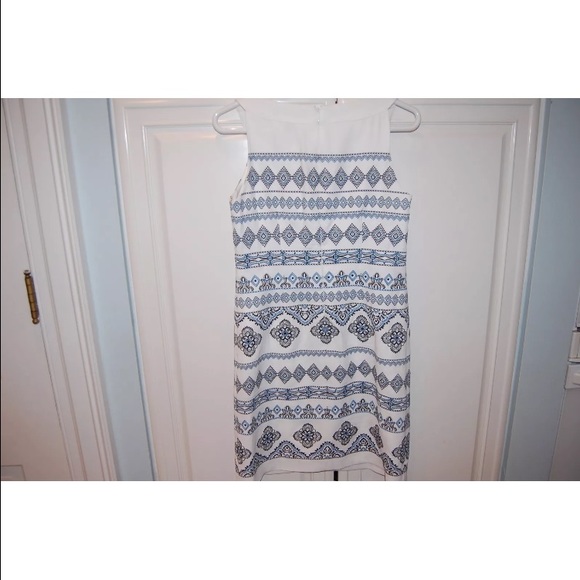 WHBM Embroidered shift dress - Picture 3 of 4