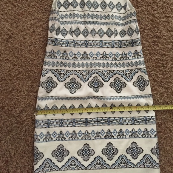 WHBM Embroidered shift dress - Picture 4 of 4