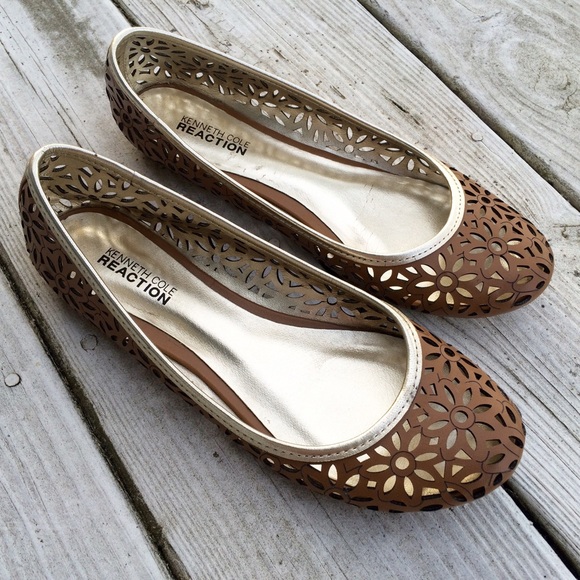 🎉HP🎉 Kenneth Cole Reaction - tan laser cut flats - Picture 2 of 4