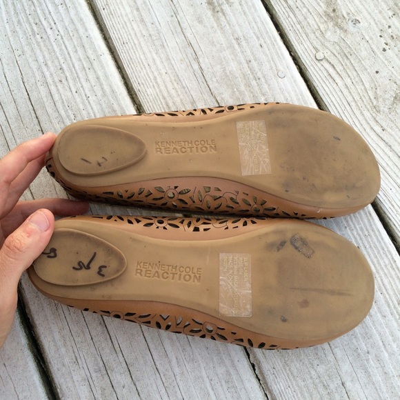 🎉HP🎉 Kenneth Cole Reaction - tan laser cut flats - Picture 4 of 4