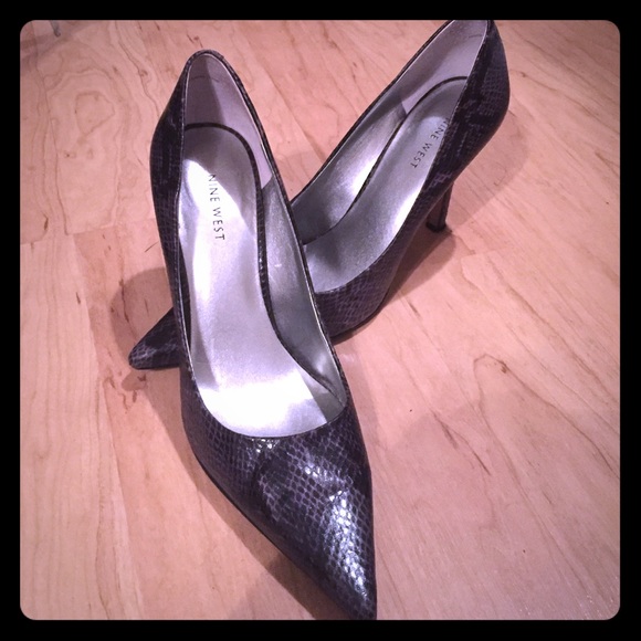 Nine West snake skin pumps