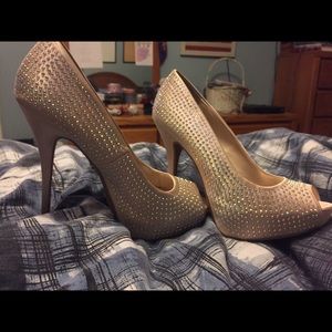 Jennifer Lopez Fancy Sparkly Heels!