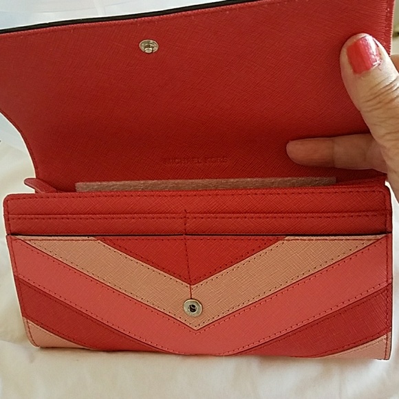 Michael Kors purse and wallet set. - Picture 3 of 6