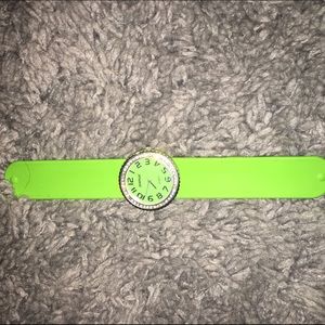 Green Snap-Watch