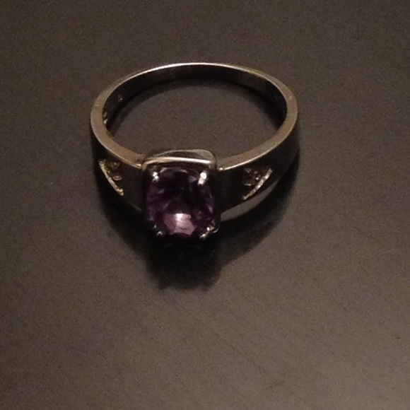 SALE: Sterling silver ring w amethyst - Picture 3 of 3