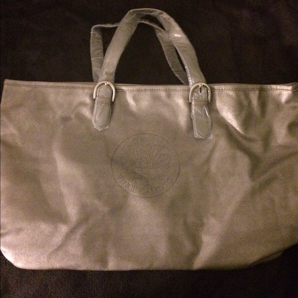 🆕VINCE CAMUTO Large Shoulder Bag.Roomy and cute🎀