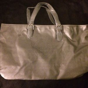 🆕VINCE CAMUTO Large Shoulder Bag.Roomy and cute🎀