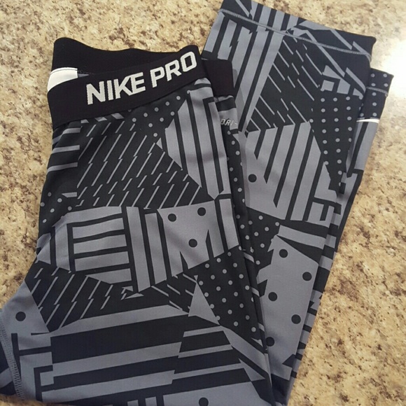 Nike Pro Cropped leggings - Size M - Picture 1 of 2