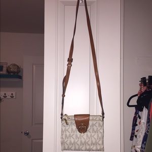 Michael Kors Fulton Large Crossbody
