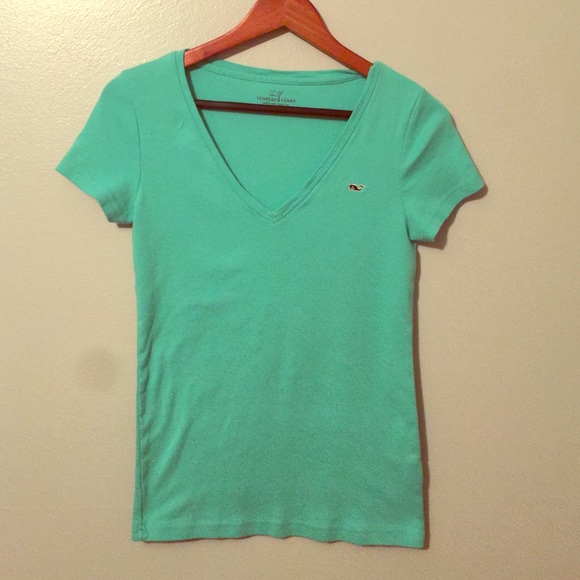 SOLD -- Vineyard Vines T