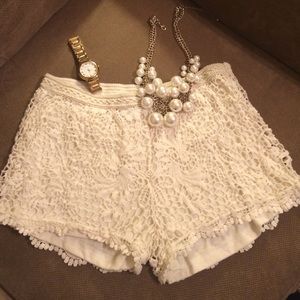 Creme colored shorts 👑