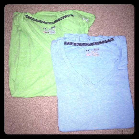 2 Under Armour work out shirts💚💙