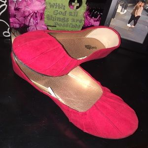 Romantic red flats 👠