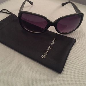 MICHAEL KORS BLACK SUNGLASSES