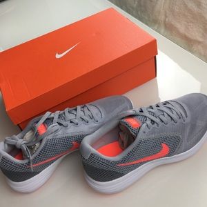 Nike Revolution 3 W running shoes