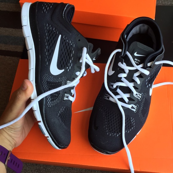 Nike Shoes - NIKE WOMENS FREE RUN 5.0 shoes Sz 7.5 new