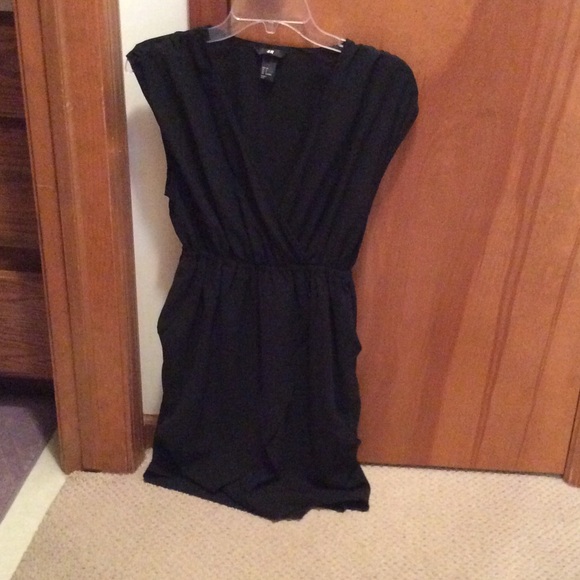 New W/O tags Pretty H&M dress size 4!