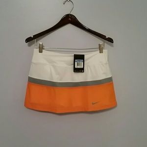 Nike medium tennis/running skirt NWT
