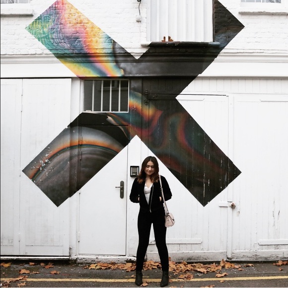 Meet your Posher, Michelle - Picture 3 of 4