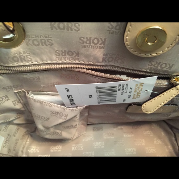 SOLD!! Micheal Kors Leather Jet Set Tote - Picture 4 of 4