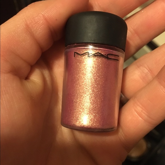 MAC "rose" pigment full size