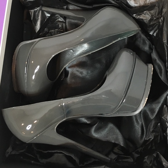 Yes Saint Laurent Pump Shoes - Picture 2 of 4