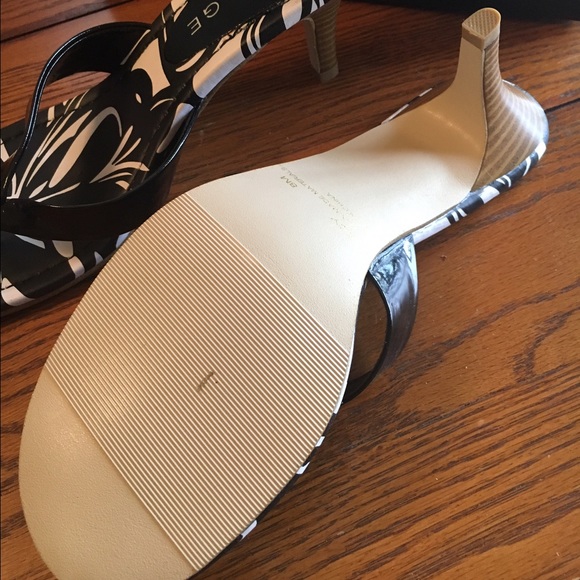 Black and White sling - Picture 3 of 3