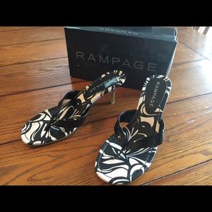 Black and White sling