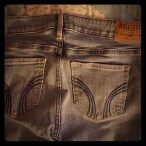 Hollister jeans light blue worn a few times. Cute