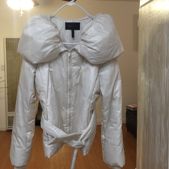 Slightly off white puffy fashionable jacket