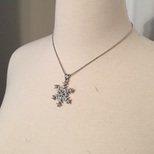 3/$25 🌟 Rhinestone Snowflake Necklace