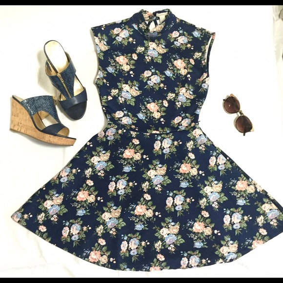 FOREVER 21 BLUE FLORAL DRESS