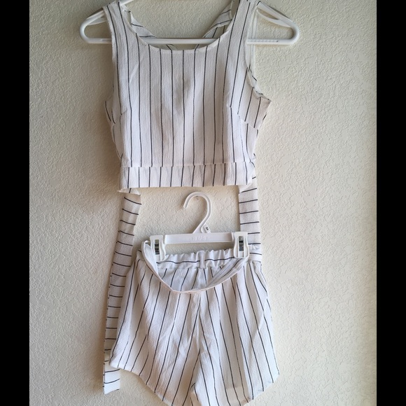 💕🎉HP❤️🎉Striped 2 piece jump suit - Picture 2 of 4
