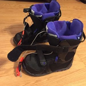 Snow boarding boots