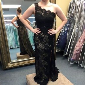 prom/ evening gown