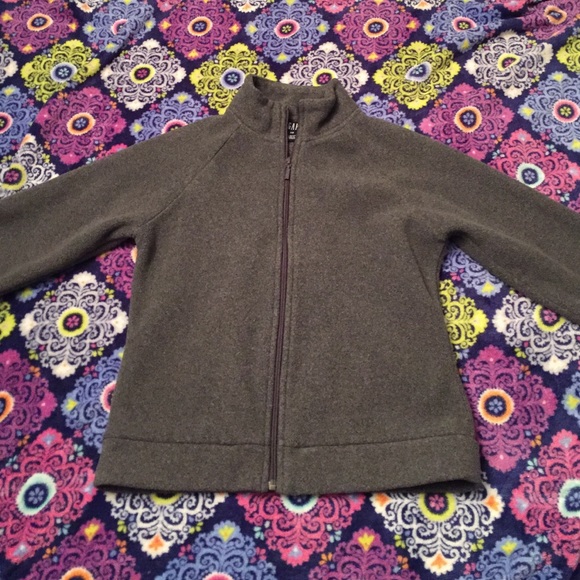 Gap sweater