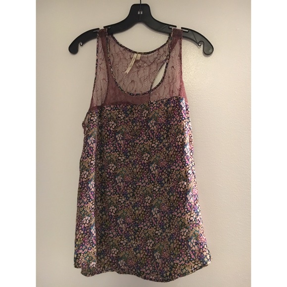 beautiful lacy tank top blouse 💐🍃💐🍃