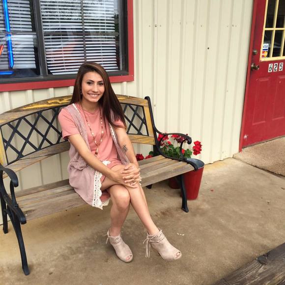 Meet your Posher, Desiree