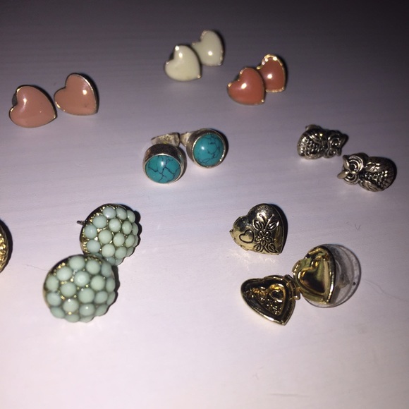✳️sold✳️9 pairs of post earrings - Picture 3 of 4
