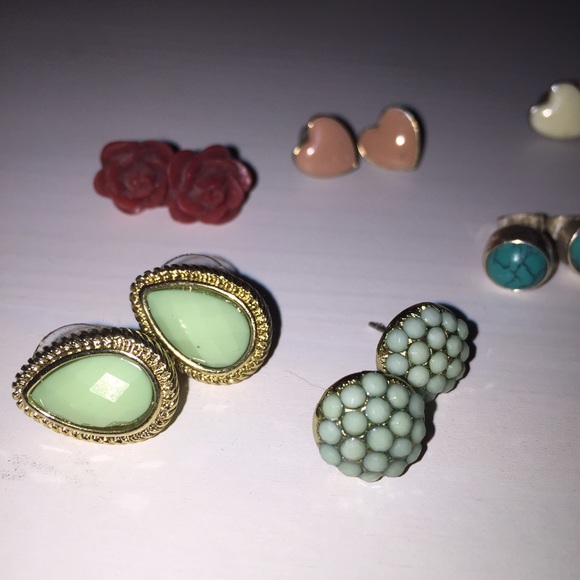 ✳️sold✳️9 pairs of post earrings - Picture 4 of 4