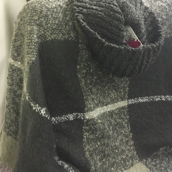 Warm & Cozy Wool Poncho ❄