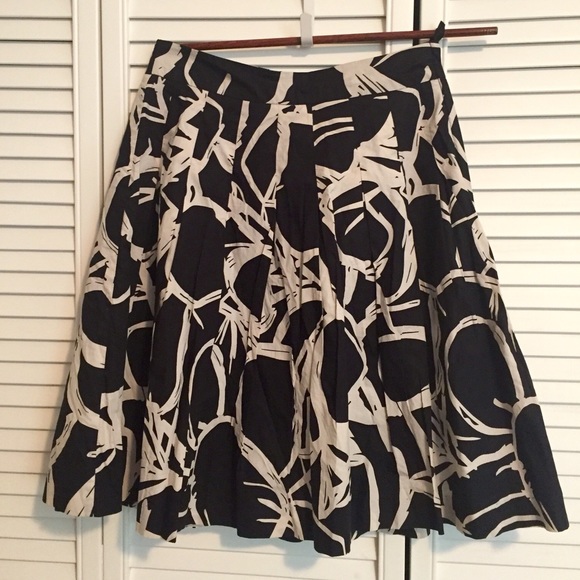 H&M black and white cute skirt