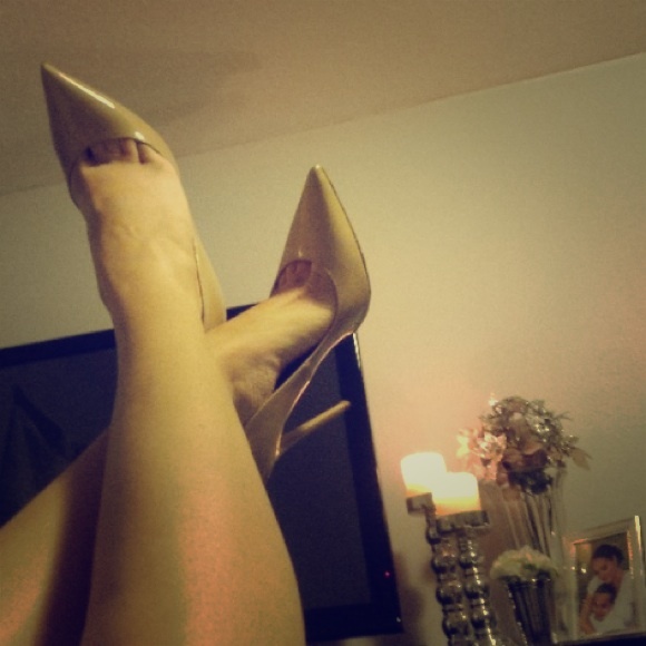 Jimmy choo anouk nude patent pumps. 💥MUST GO!!💥