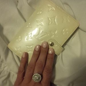 @chanellvyslomy ONLY!! LV Vernis agenda Trade 🎉