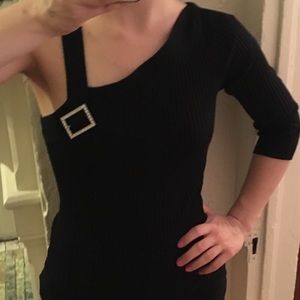 One sleeved ribbed black top