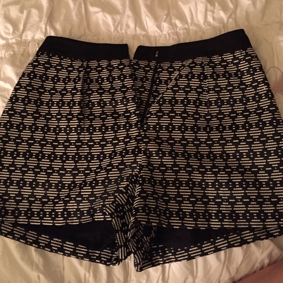 One pair of size small Forever 21 Shorts!