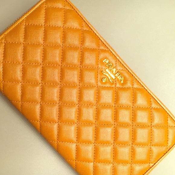 Authentic new Prada zipper wallet - Picture 1 of 4