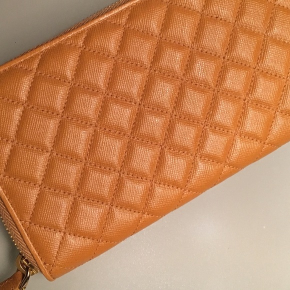Authentic new Prada zipper wallet - Picture 3 of 4