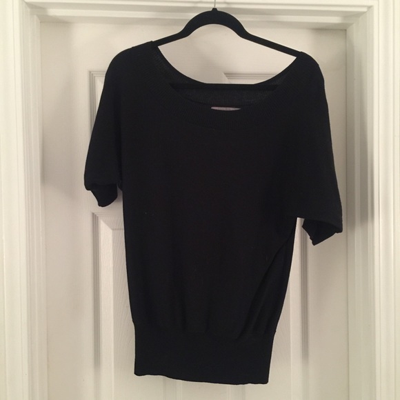 🔴SOLD🔴 Black off the shoulder top. Rubbish